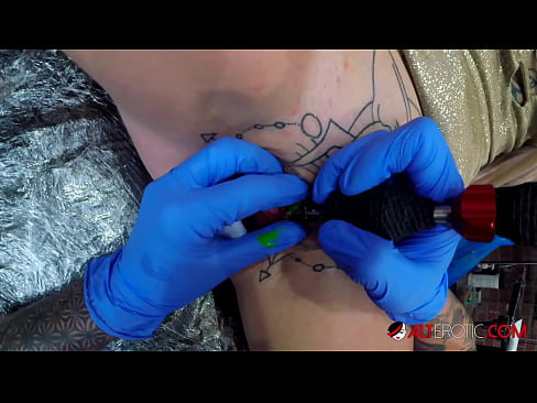 ❤️ Extreem getatoeëerde hottie Sully Savage kreeg een tatoeage op haar clitoris Porno at nl.assay-define-smartlink.ru ❌❤